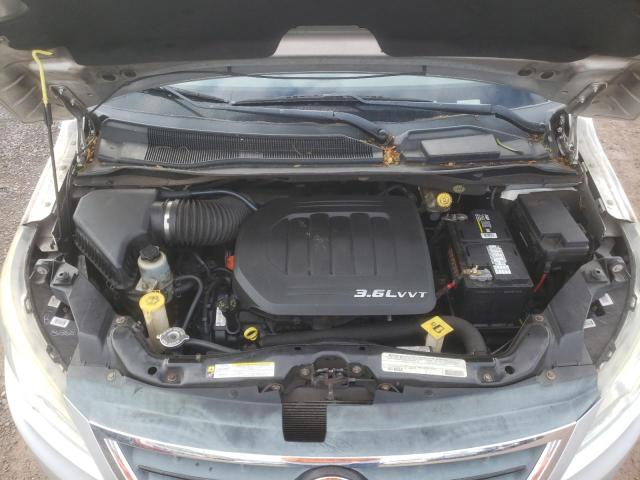 2C4RVAAG4CR277156 - 2012 VOLKSWAGEN ROUTAN S 银色 照片 12