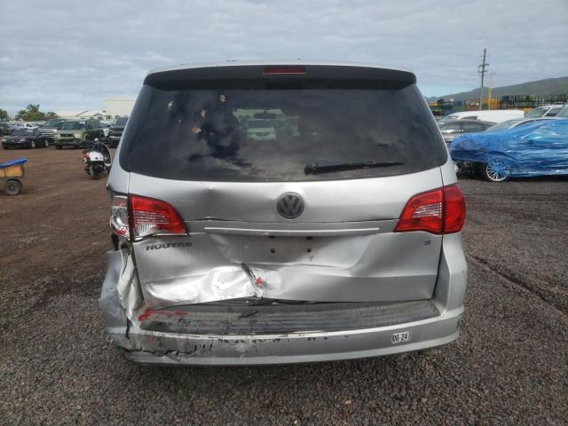 2C4RVAAG4CR277156 - 2012 VOLKSWAGEN ROUTAN S SILVER photo 6