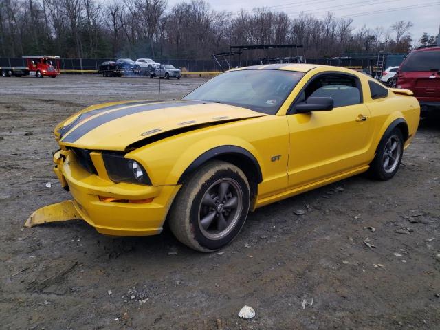 1ZVFT82HX55196510 - 2005 FORD MUSTANG GT YELLOW photo 1