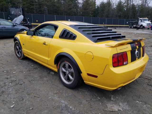 1ZVFT82HX55196510 - 2005 FORD MUSTANG GT YELLOW photo 2