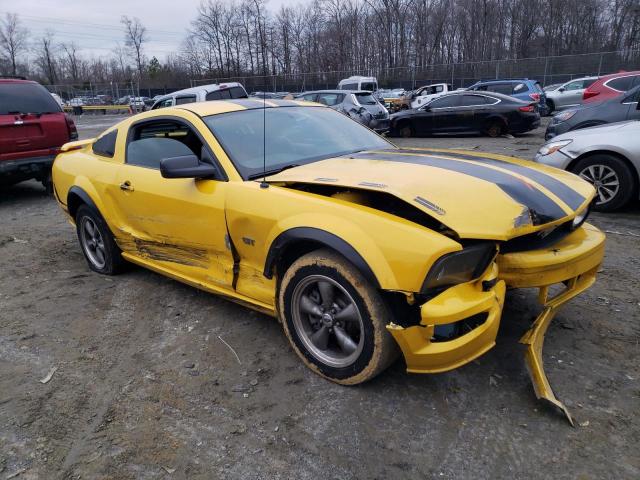 1ZVFT82HX55196510 - 2005 FORD MUSTANG GT YELLOW photo 4