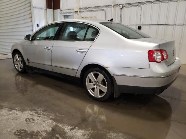 WVWAK73C28E004711 - 2008 VOLKSWAGEN PASSAT KOMFORT SILVER photo 2