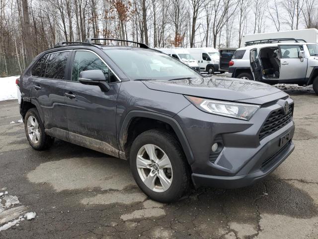 2T3P1RFV1LW129724 - 2020 TOYOTA RAV4 XLE GRAY photo 4