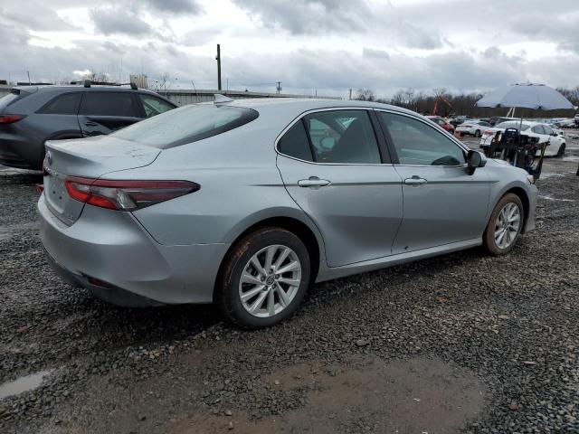 4T1C11BKXPU103598 - 2023 TOYOTA CAMRY LE SILVER photo 3