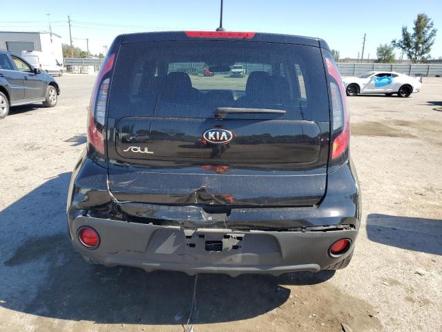 KNDJN2A2XJ7506381 - 2018 KIA SOUL BLACK photo 6