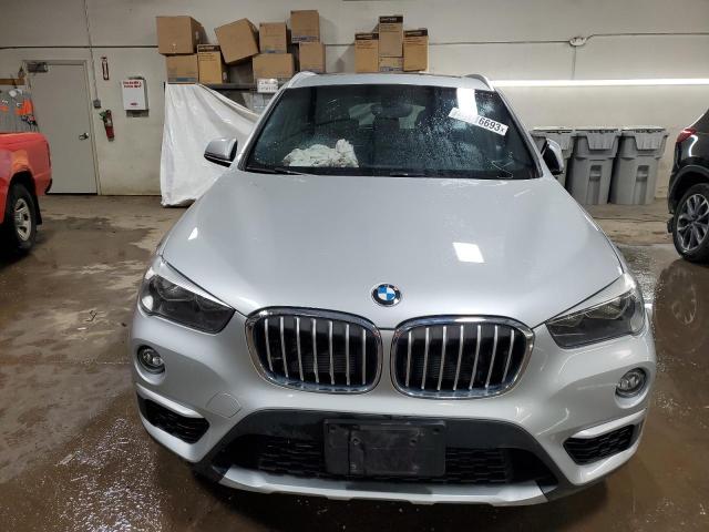 WBXHT3C33J5F90268 - 2018 BMW X1 XDRIVE28I ვერცხლისფერი ფოტო 5