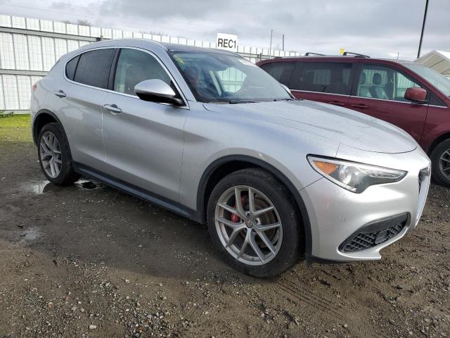 ZASFAKBN2J7B96776 - 2018 ALFA ROMEO STELVIO TI SILVER photo 4