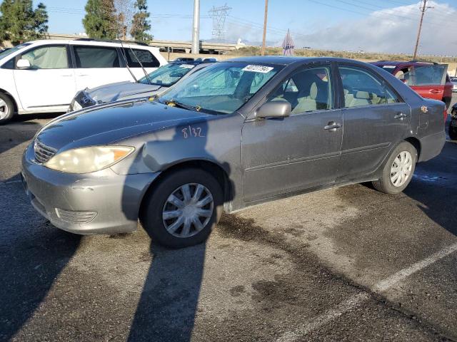 4T1BE32K05U613287 - 2005 TOYOTA CAMRY LE GRAY photo 1