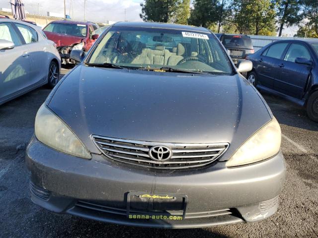 4T1BE32K05U613287 - 2005 TOYOTA CAMRY LE GRAY photo 5