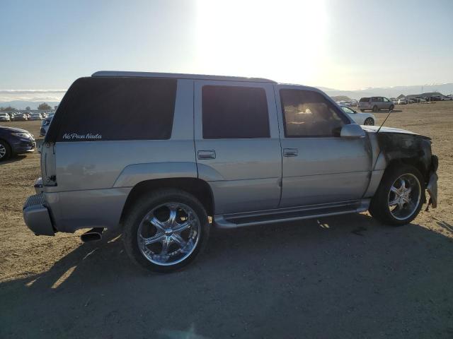 1GKEK13R6XR919575 - 1999 GMC DENALI SILVER photo 3