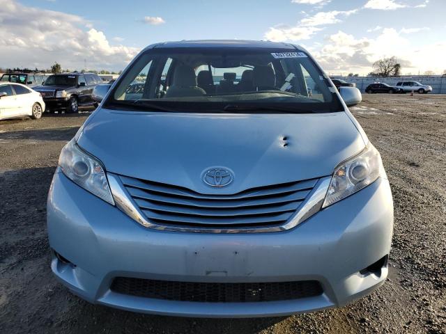 5TDKZ3DC1HS871972 - 2017 TOYOTA SIENNA LE BLUE photo 5