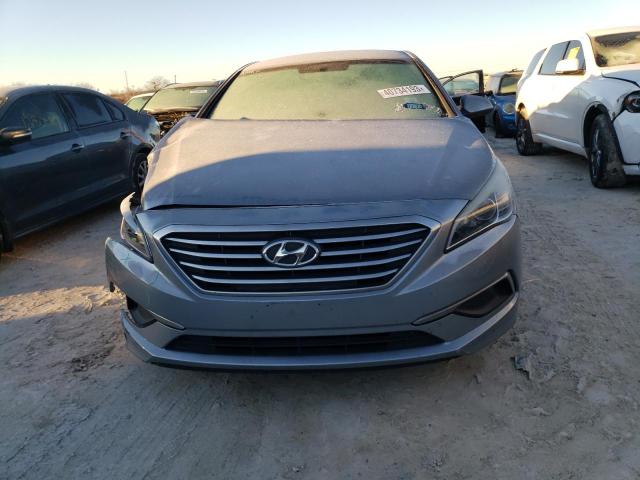 5NPE24AF5HH445410 - 2017 HYUNDAI SONATA SE SILVER photo 5