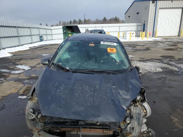 3FADP4BJ4HM165476 - 2017 FORD FIESTA SE GRAY photo 5