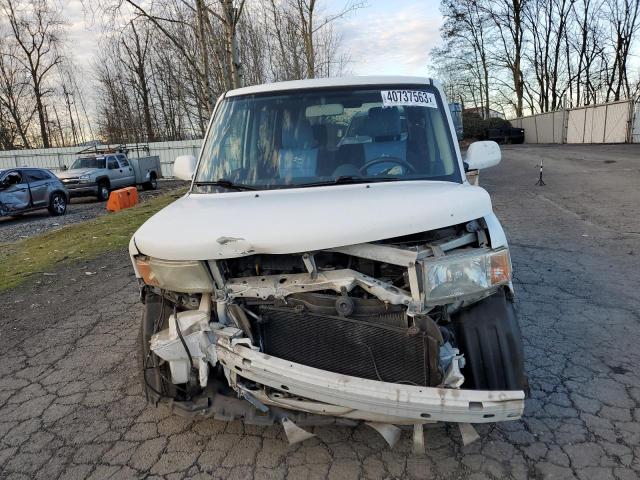 JTLKT324664120778 - 2006 TOYOTA SCION XB WHITE photo 5