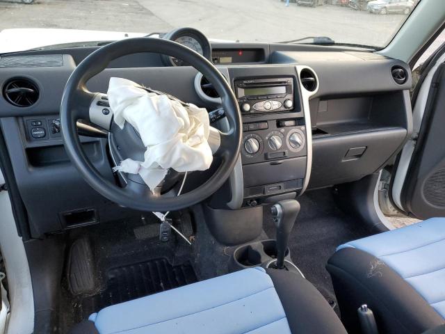 JTLKT324664120778 - 2006 TOYOTA SCION XB WHITE photo 8