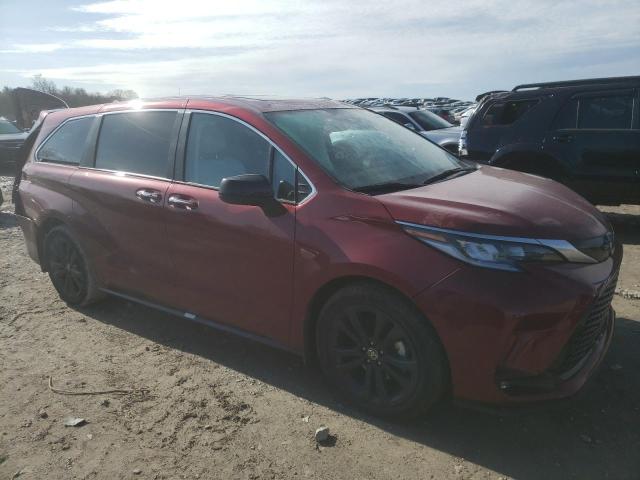 5TDXRKEC3MS030440 - 2021 TOYOTA SIENNA XSE RED photo 4