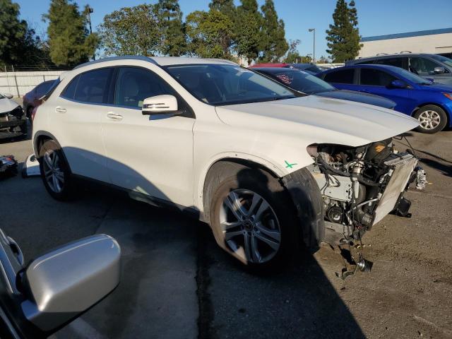 WDCTG4EB3JJ415927 - 2018 MERCEDES-BENZ GLA 250 WHITE photo 4