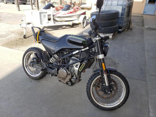 VBKUNJ404KM262388 - 2019 HUSQVARNA SVARTPILEN BLACK photo 1