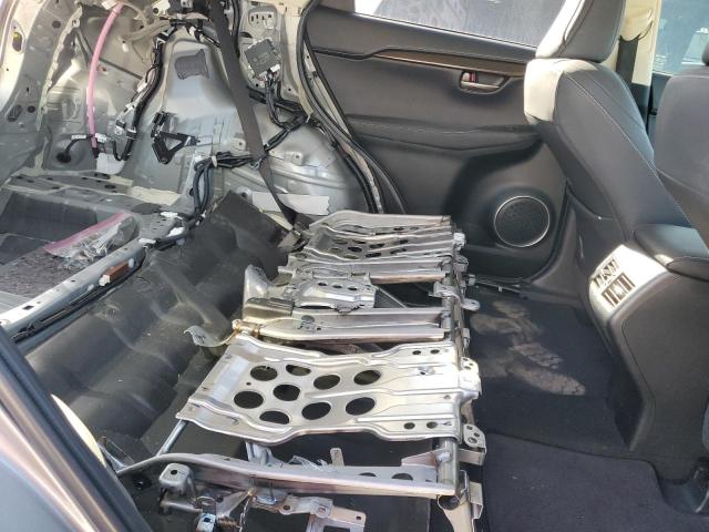 JTJDARBZ8M2198817 - 2021 LEXUS NX 300 BASE 银色 照片 11