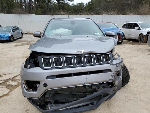 3C4NJDBBXKT849826 - 2019 JEEP COMPASS LATITUDE SILVER photo 5