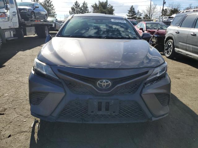 4T1B11HK5JU100831 - 2018 TOYOTA CAMRY L GRAY photo 5