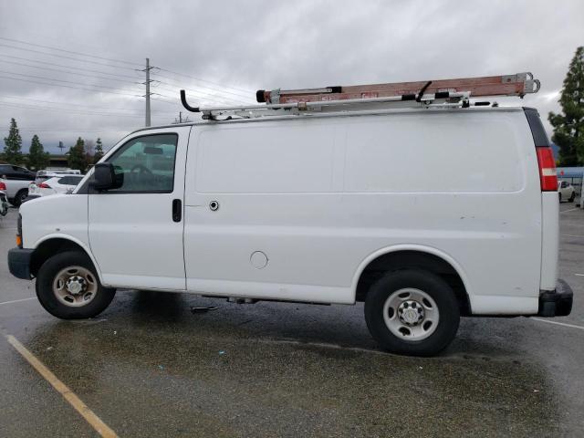 1GCWGFCB1D1902498 - 2013 CHEVROLET EXPRESS G2 WHITE photo 2