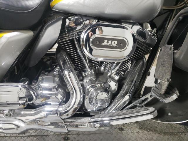 1HD1PR813CB954010 - 2012 HARLEY-DAVIDSON FLHTCUSE7 CVO ULTRA CLASSIC ELECTRA GLIDE TWO TONE photo 5