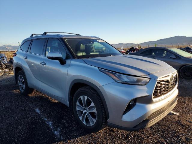 5TDGZRBH9LS500218 - 2020 TOYOTA HIGHLANDER XLE SILVER photo 4