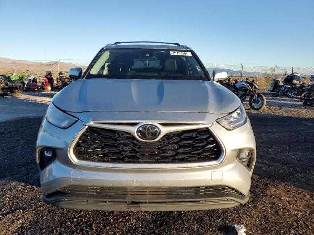 5TDGZRBH9LS500218 - 2020 TOYOTA HIGHLANDER XLE SILVER photo 5