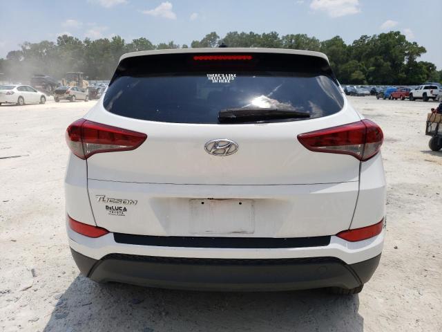 KM8J23A42GU226718 - 2016 HYUNDAI TUCSON SE WHITE photo 6