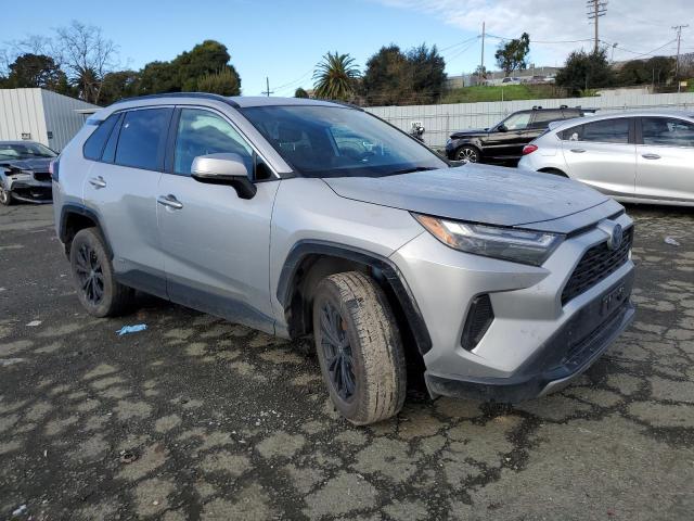 4T3T6RFV3NU081517 - 2022 TOYOTA RAV4 SE SILVER photo 4