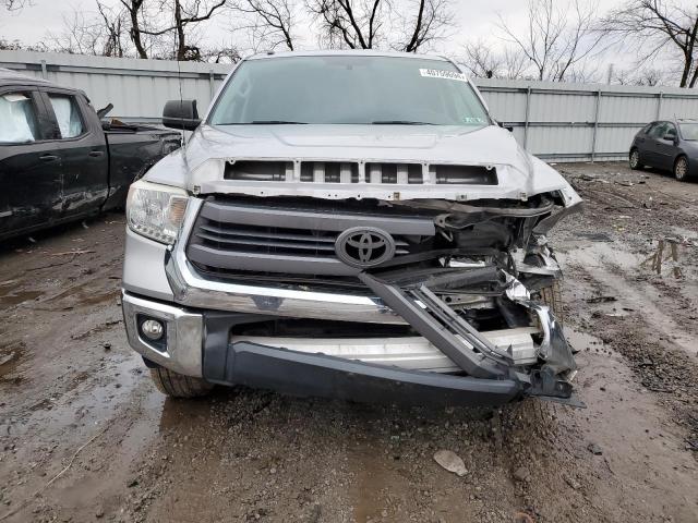 5TFUM5F18EX058617 - 2014 TOYOTA TUNDRA DOUBLE CAB SR/SR5 SILVER photo 5