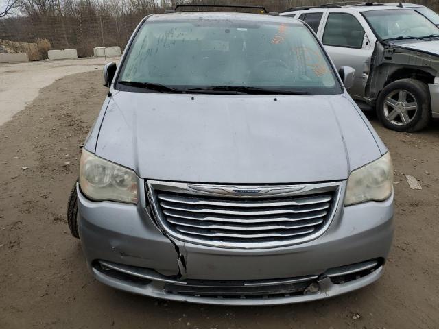 2C4RC1BG5DR745403 - 2013 CHRYSLER TOWN & COU TOURING ვერცხლისფერი ფოტო 5