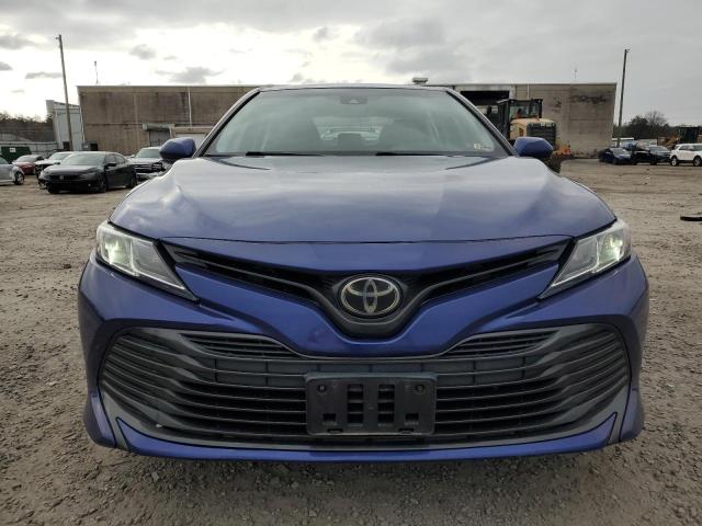 4T1B11HK0JU514888 - 2018 TOYOTA CAMRY L BLUE photo 5