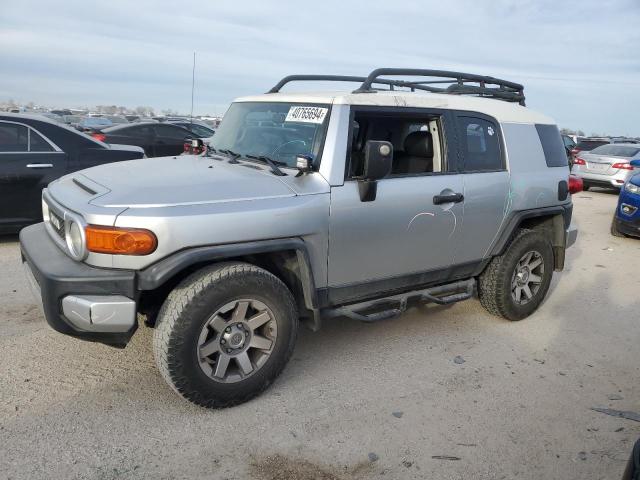 JTEBU11F08K030715 - 2008 TOYOTA FJ CRUISER SILVER photo 1