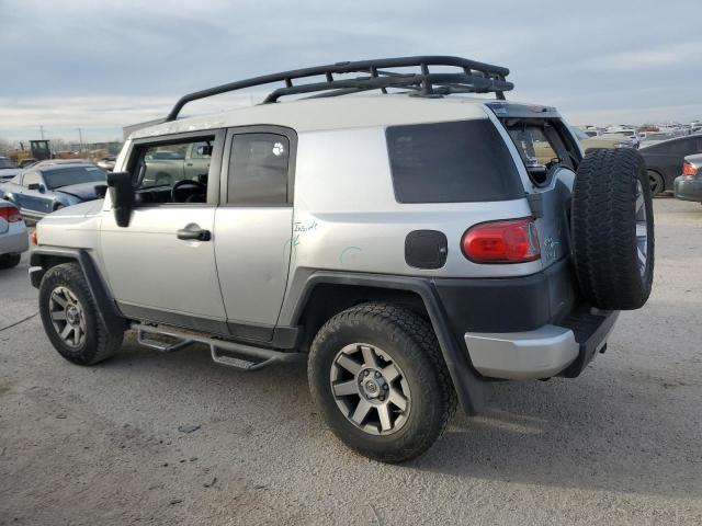 JTEBU11F08K030715 - 2008 TOYOTA FJ CRUISER SILVER photo 2