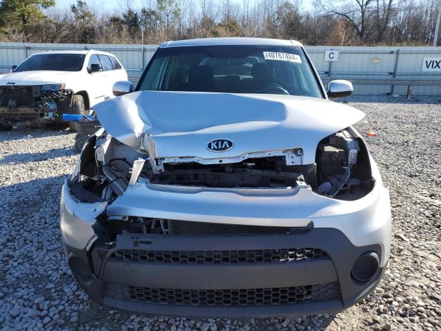 KNDJN2A2XK7652121 - 2019 KIA SOUL SILVER photo 5