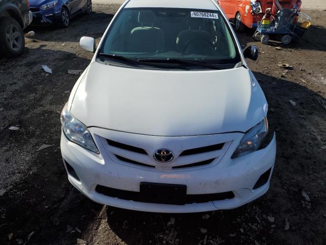 2T1BU4EE9DC110873 - 2013 TOYOTA COROLLA BASE WHITE photo 5