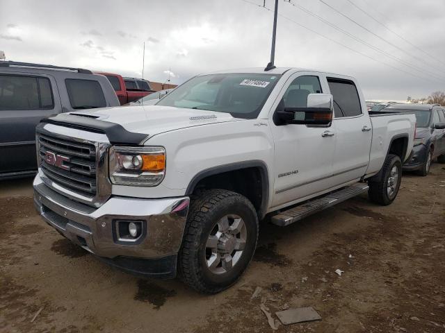 1GT12TEY5JF256020 - 2018 GMC SIERRA K2500 SLT WHITE photo 1