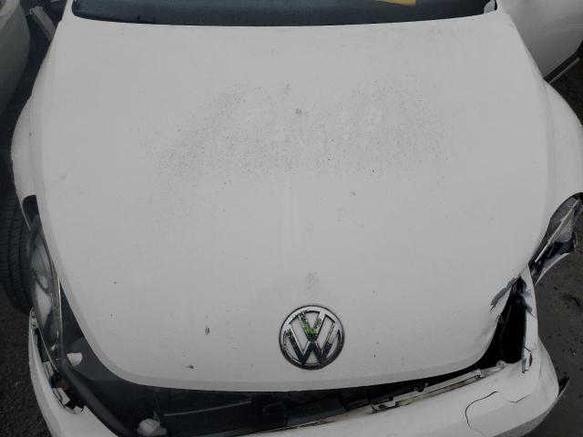 3VWVA7AT2DM608235 - 2013 VOLKSWAGEN BEETLE TURBO WHITE photo 11