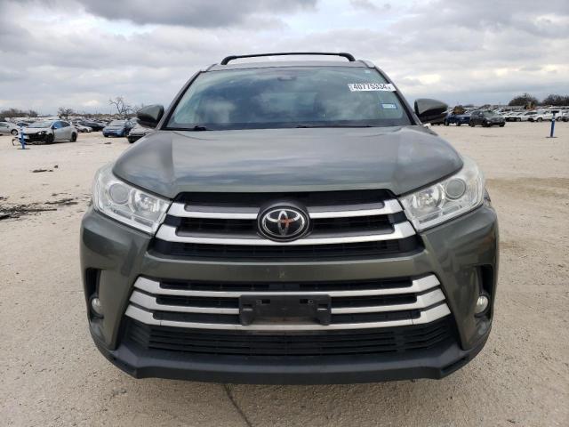 5TDKZRFH1KS332142 - 2019 TOYOTA HIGHLANDER SE GREEN photo 5