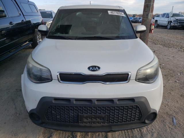 KNDJN2A23F7186036 - 2015 KIA SOUL WHITE photo 5