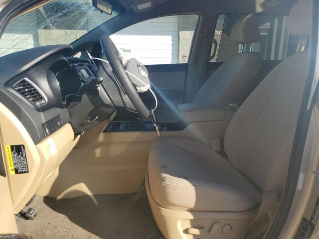 KNDMB5C10G6164787 - 2016 KIA SEDONA LX GOLD photo 7