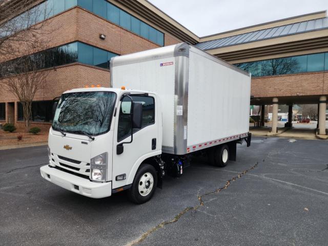 JALCDW168N7015169 - 2022 CHEVROLET 4500 WHITE photo 2