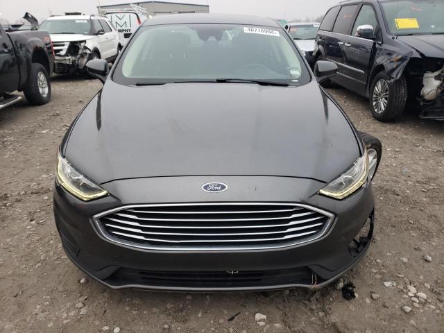 3FA6P0LU0KR188628 - 2019 FORD FUSION SE CHARCOAL photo 5