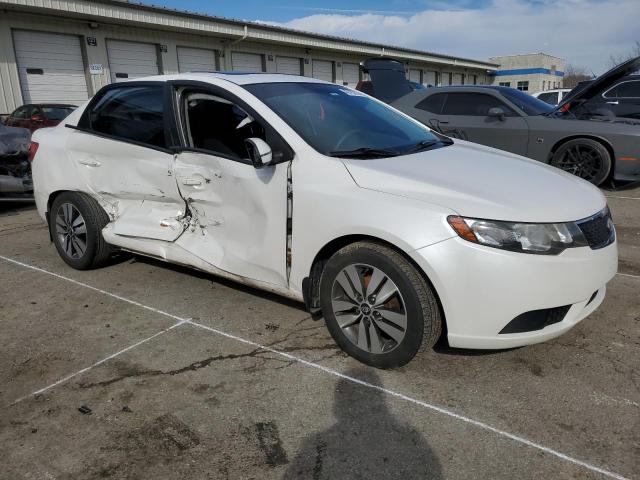 KNAFU4A25D5739022 - 2013 KIA FORTE EX WHITE photo 4