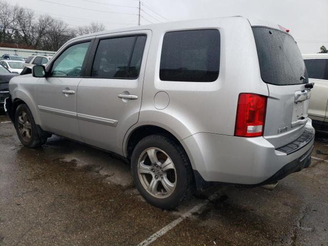 5FNYF4H46EB003378 - 2014 HONDA PILOT EX SILVER photo 2