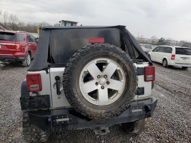 1J4BA5H15BL521842 - 2011 JEEP WRANGLER U SAHARA SILVER photo 6