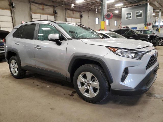 2T3P1RFV8MC215146 - 2021 TOYOTA RAV4 XLE SILVER photo 4