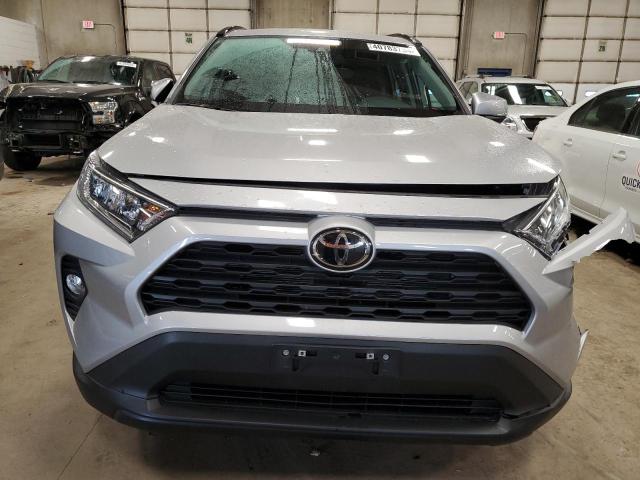 2T3P1RFV8MC215146 - 2021 TOYOTA RAV4 XLE SILVER photo 5